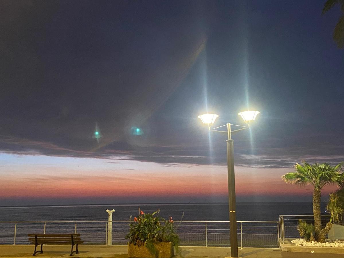 Cosy 2 pièces, résidence en front de mer, Roquebrune Cap Martin Extérieur photo